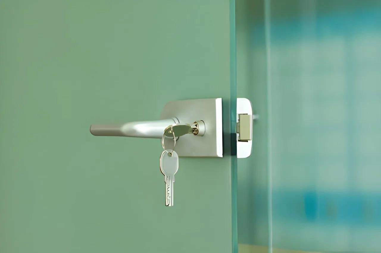Glass door lock service in Dubai