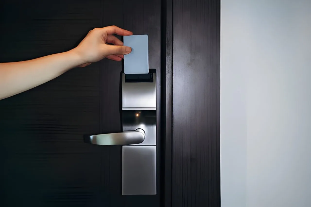Keycard access lock system